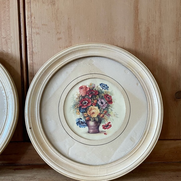 Trio of 1800s Circular Frames Floral Prints - Picture 2 of 5